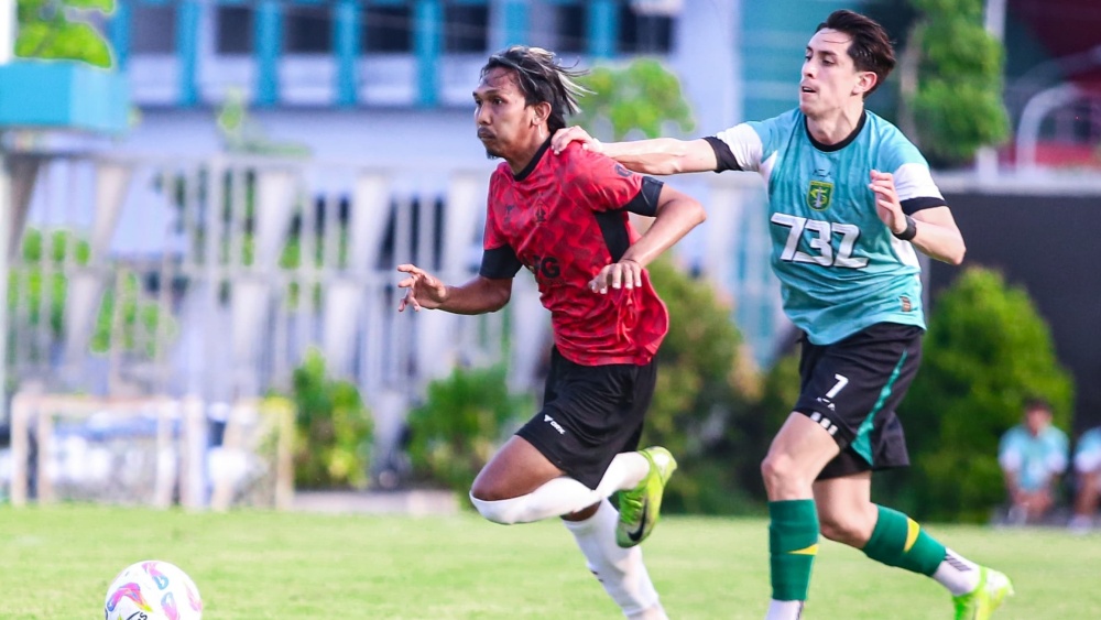 Persik Kediri terus mematangkan persiapan menghadapi musim baru BRI Super League 2025/26 dengan melakukan laga uji coba.