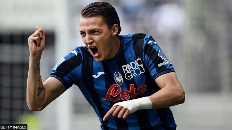 Penyerang andalan Italia Mateo Retegui resmi meninggalkan Atalanta untuk bergabung dengan Al-Qadsiah, klub Liga Pro Saudi.