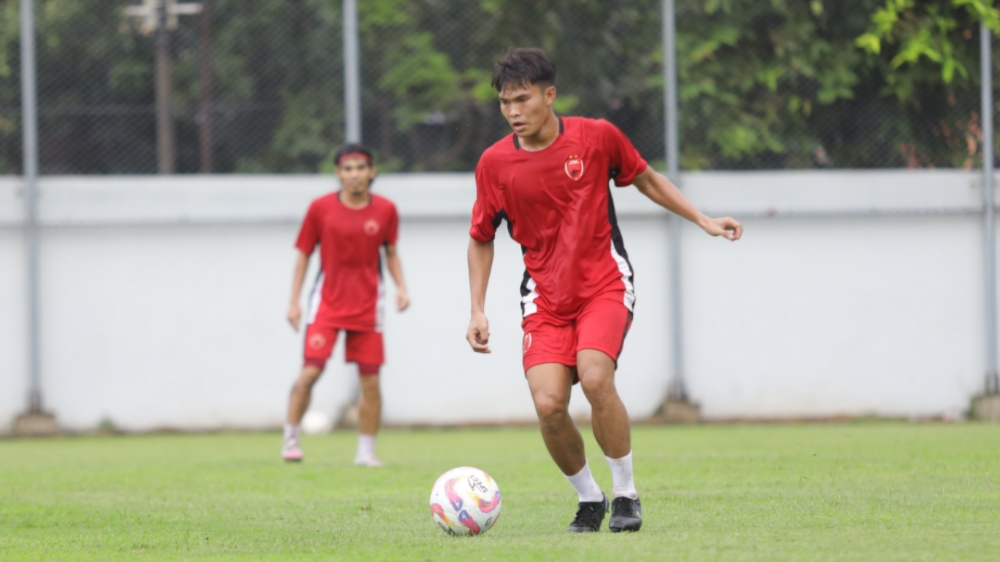 Rekrutan baru PSM Makassar, Rifky Dwi Septiawan, telah bergabung dengan tim dan bersiap menyongsong musim depan.