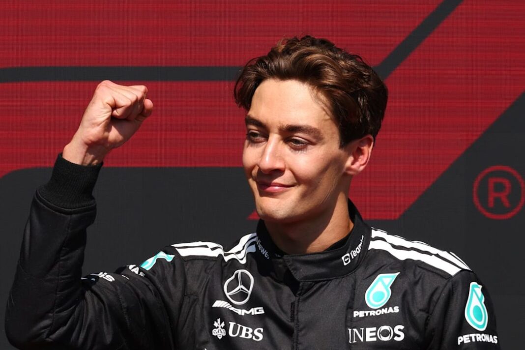 George Russell menyatakan keyakinannya akan tetap membalap bersama Mercedes musim depan, meski timnya tertarik merekrut Max Verstappen.