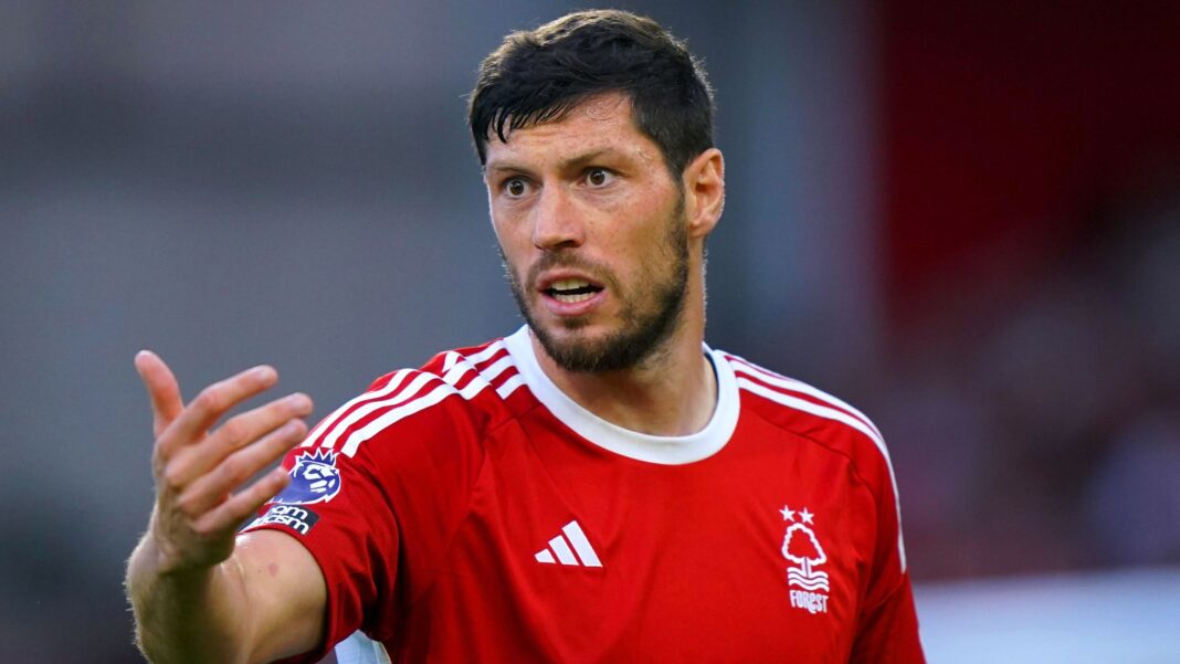 Bek tengah timnas Skotlandia, Scott McKenna, telah menyelesaikan transfer ke Dinamo Zagreb setelah memutuskan hubungan dengan Las Palmas.