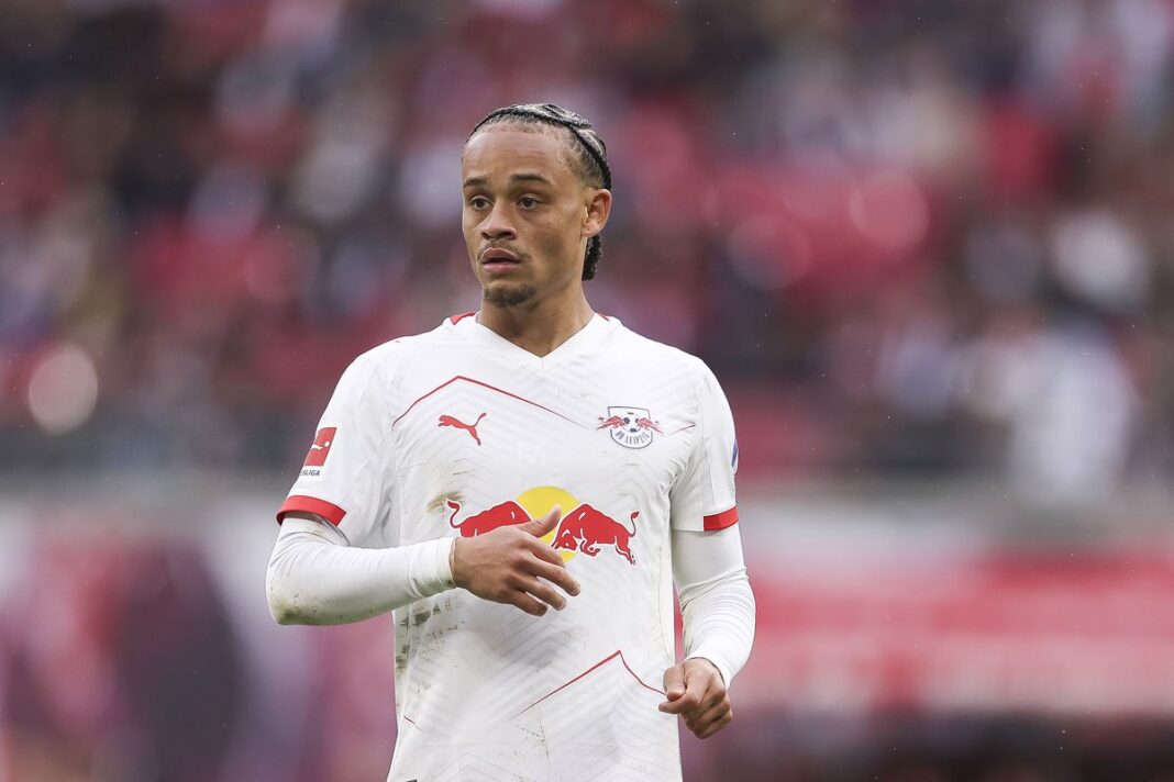 Chelsea dikabarkan telah memulai komunikasi dengan Ajax terkait transfer Jorrel Hato, dan RB Leipzig untuk mendatangkan Xavi Simons.