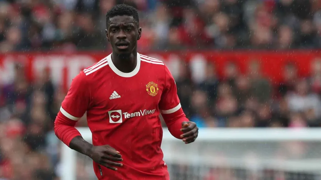 Axel Tuanzebe, bek tengah yang kini membela Burnley, baru-baru ini menggugat Manchester United terkait dugaan malpraktik medis.