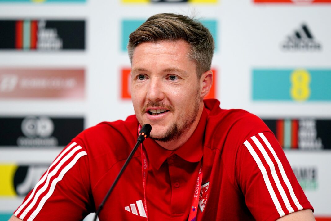 Pemain dengan caps terbanyak sebagai penjaga gawang Wales, Wayne Hennessey, memutuskan untukpensiun dari di dunia sepak bola.