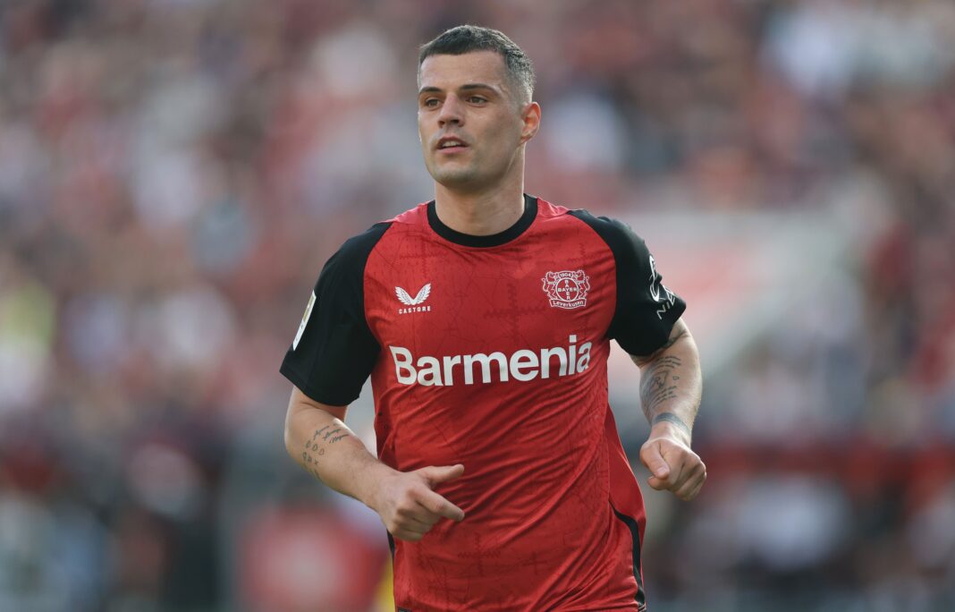Erik ten Hag, pelatih kepala Bayer Leverkusen, dengan tegas menyatakan bahwa Granit Xhaka tidak akan diperkenankan meninggalkan klub.
