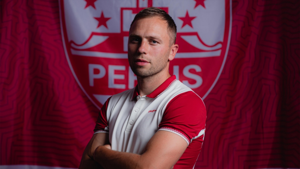 Persis Solo kembali menambah kekuatan di slot pemain asingnya setelah eks jebolan Ajax Amsterdam, Xandro Schenk bergabung.