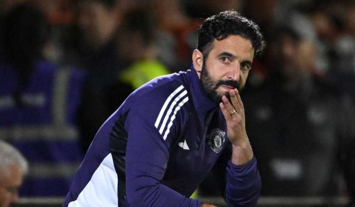 Manchester United mengalami pukulan memalukan di Piala Carabao setelah ditundukkan Grimsby lewat drama adu penalti yang berlangsung panjang.