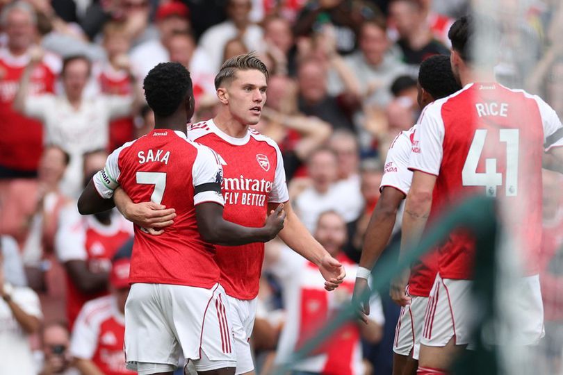 Arsenal menang besar saat menghadapi Leeds United, mereka mencetak lima gol tanpa balas di hadapan pendukung sendiri.