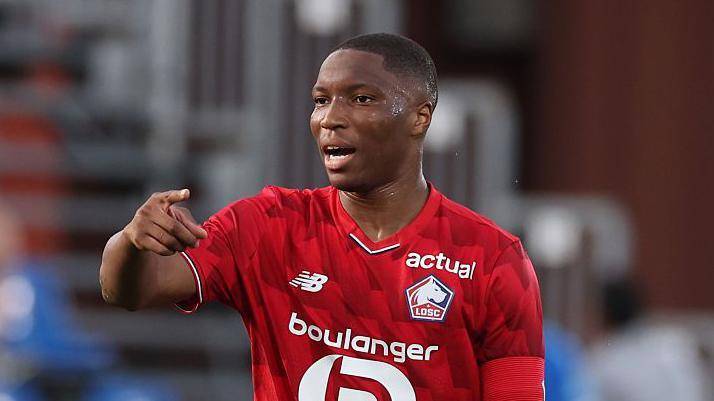 Setelah sebelumnya mundur dari negosiasi, Bournemouth kini kembali berusaha untuk mendatangkan bek tengah Lille Bafode Diakite.