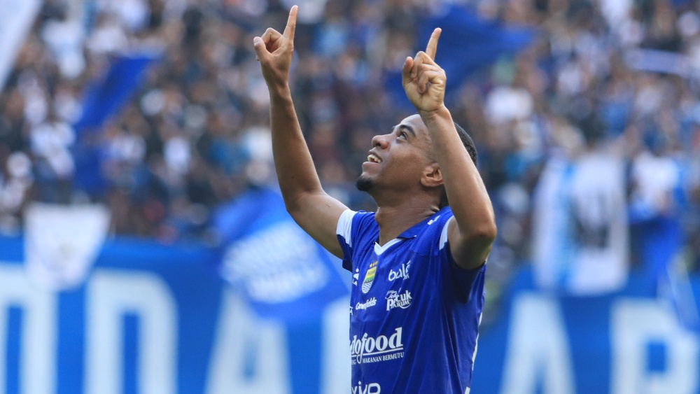 Persib Bandung memulai Super League 2025/26 dengan hasil menggembirakan setelah menaklukkan Semen Padang FC 2-0.