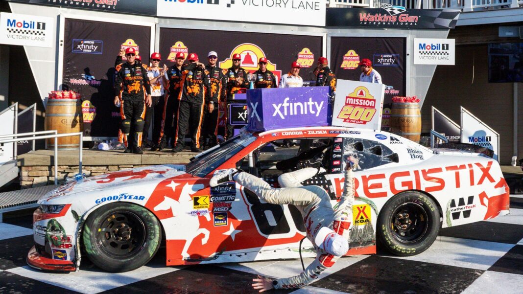 Connor Zilisch, pemimpin klasemen NASCAR Xfinity Series, mengalami patah tulang selangka akibat insiden tak terduga usai meraih kemenangan.