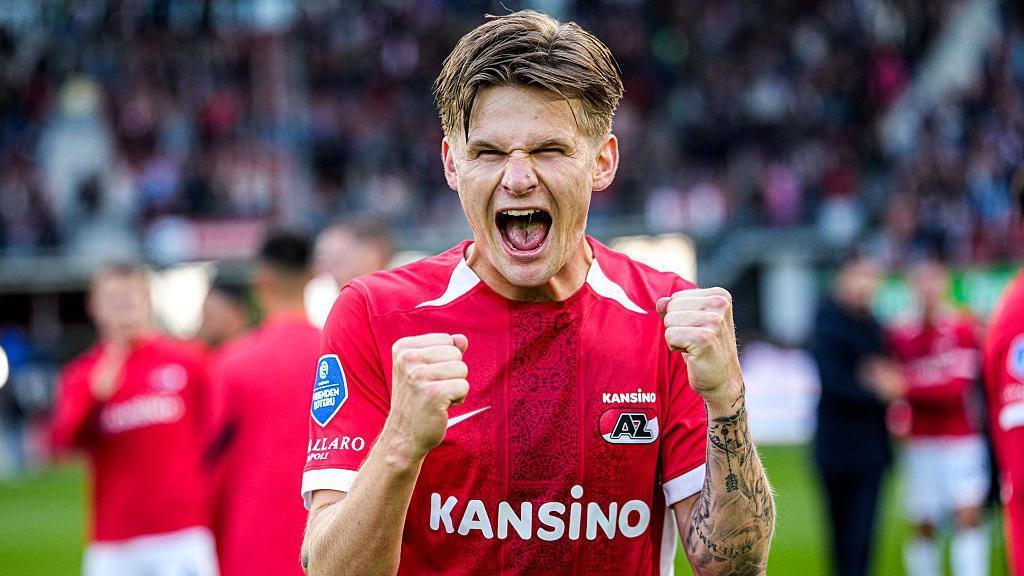 Klub Liga Premier Wolverhampton Wanderers berhasil mengamankan tanda tangan bek kiri internasional Norwegia, David Moller Wolfe.