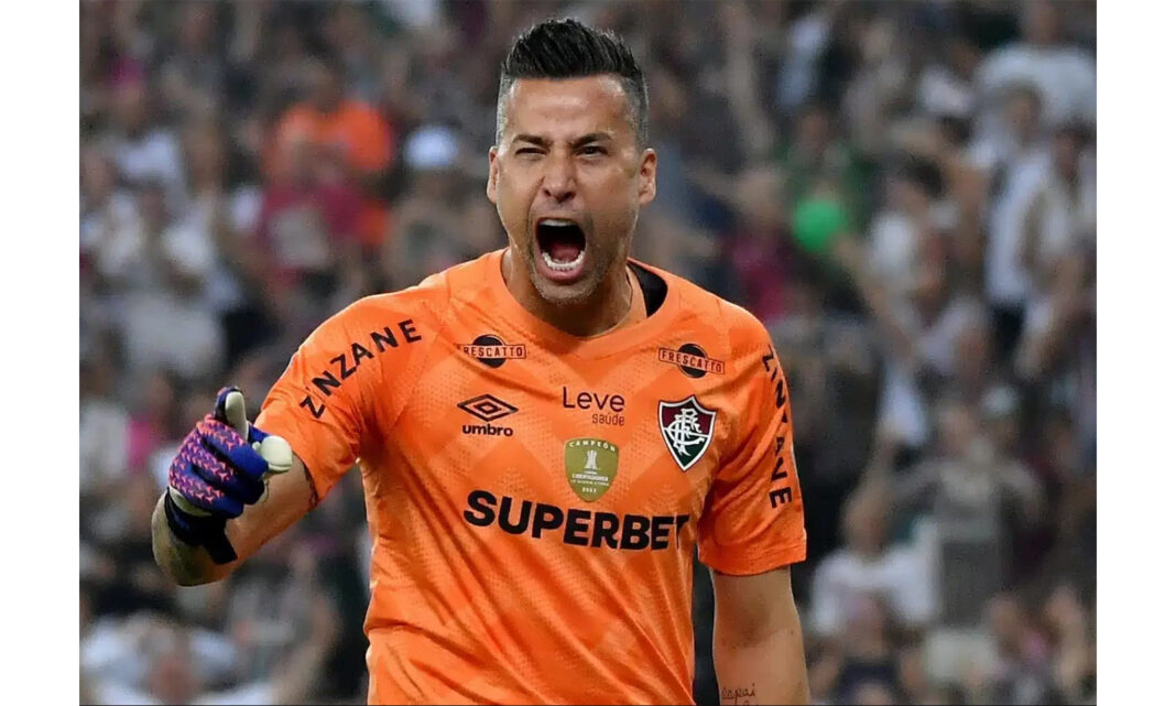 Dalam karier sepak bola global, rekor penampilan kompetitif terbanyak kini telah berganti pemilik kepada Fabio Deivson Lopes Maciel.