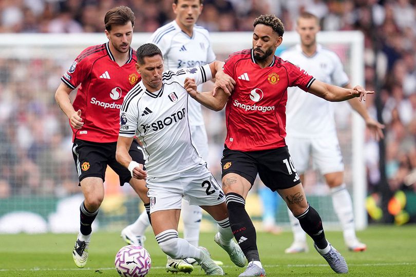 Fulham sukses menahan imbang Manchester United di kandang mereka setelah keduanya hanya bisa mencetak masing-masing satu gol.