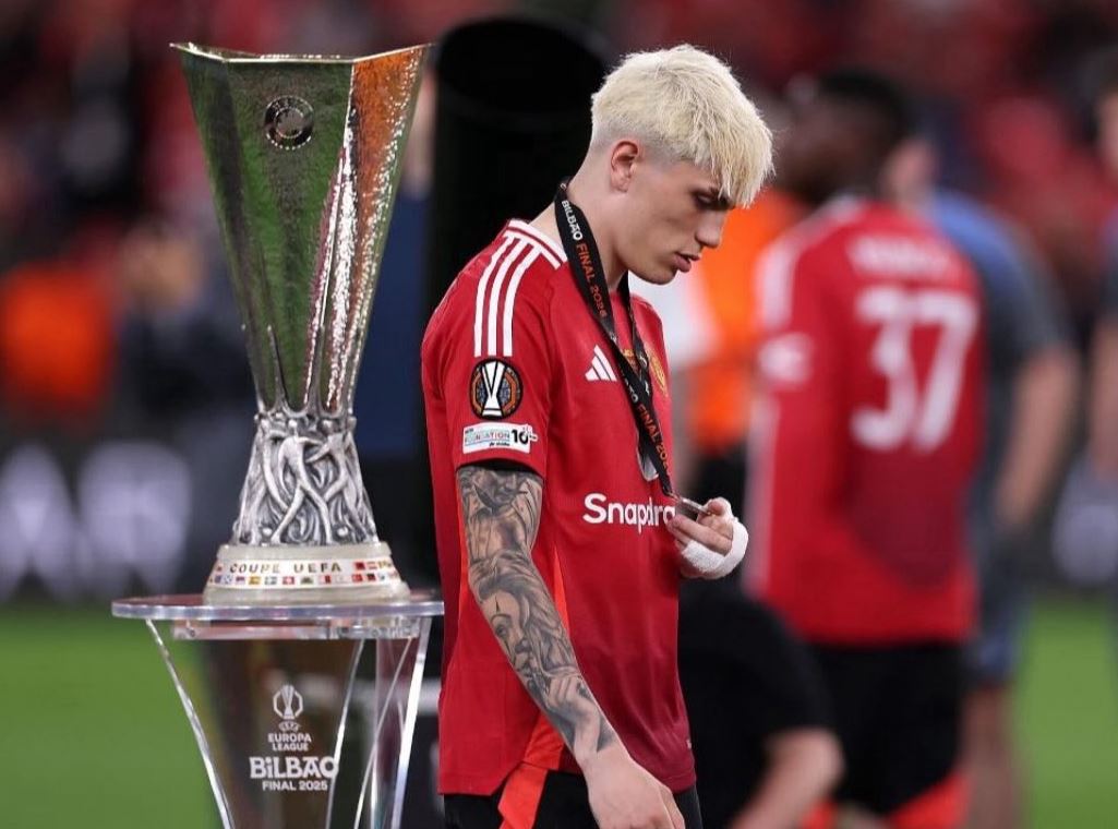 Chelsea dikabarkan sedang menjajaki transfer Alejandro Garnacho dari Manchester United, menyusul ketegangannya dengan Ruben Amorim.