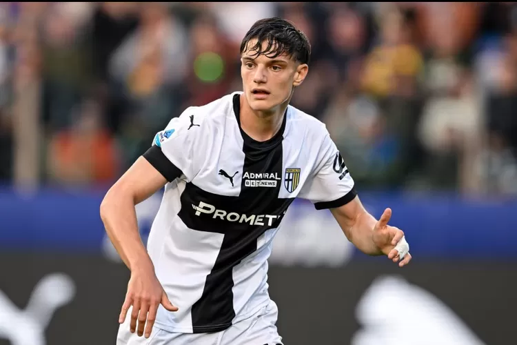Anfield bersiap menyambut wajah baru setelah Liverpool hampir menyelesaikan transfer bek muda Italia Giovanni Leoni dari Parma.