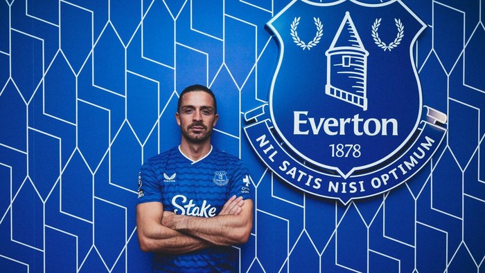 Jack Grealish ke Everton.