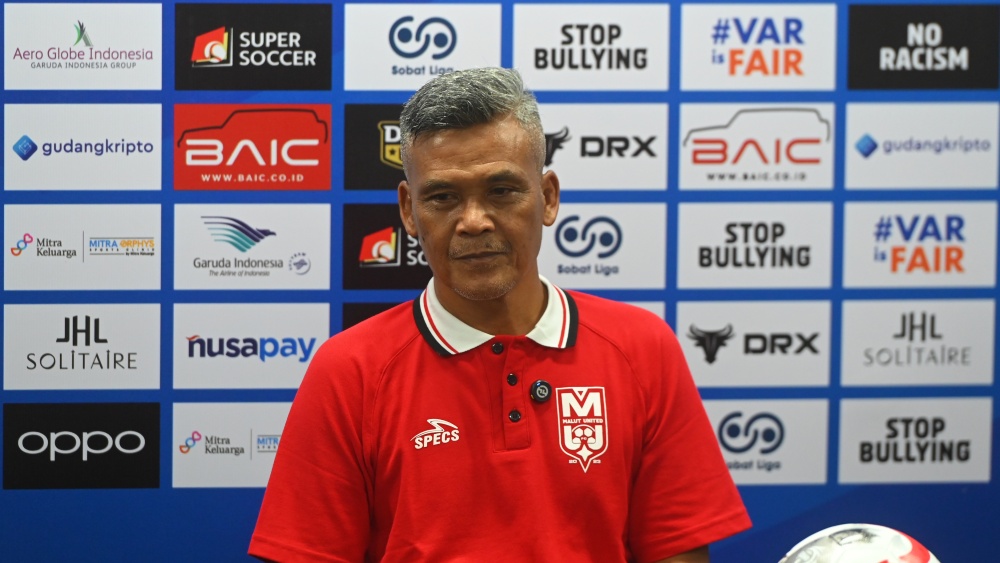 Ketika pertama kali diumumkan sebagai pelatih kepala Malut United FC, banyak yang mempertanyakan kemampuan Hendri Susilo.