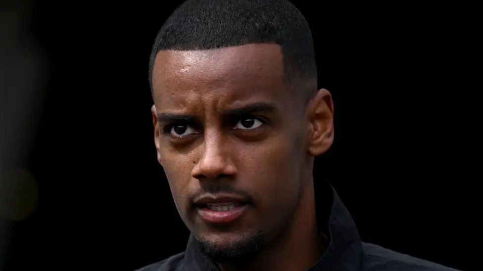 Spekulasi seputar masa depan Alexander Isak di Newcastle United membuat ia kemungkinan besar akan melewatkan acara PFA Awards.