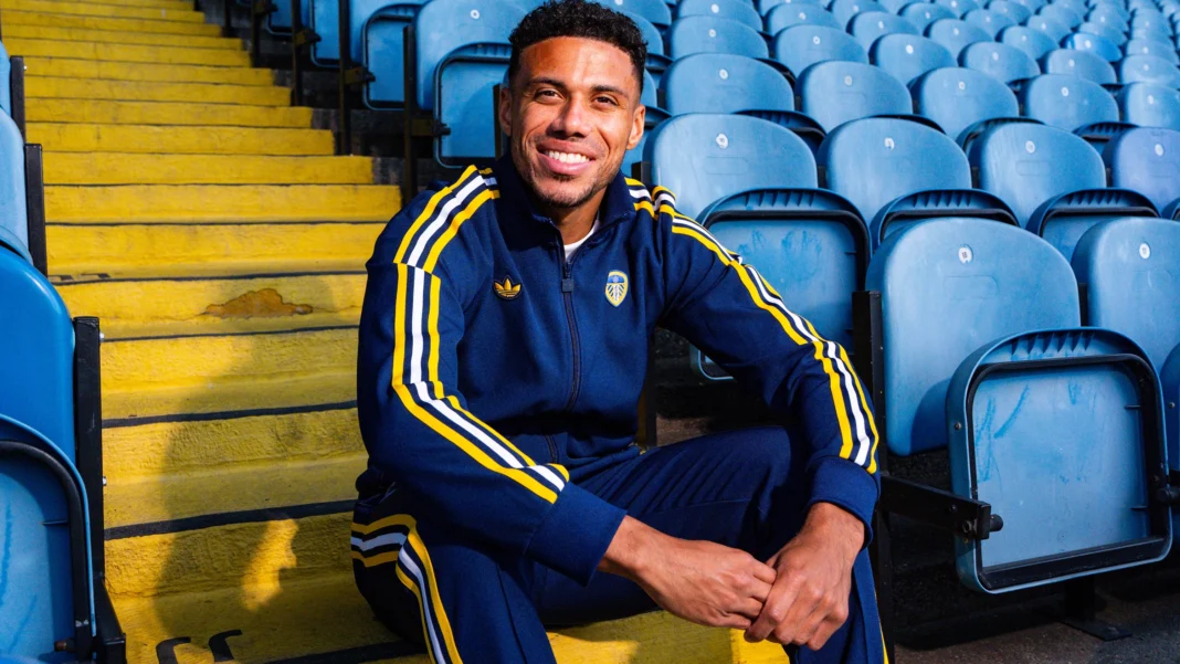 Leeds United telah resmi mengamankan tanda tangan bek Leicester City, James Justin, dalam kesepakatan senilai £10 juta.