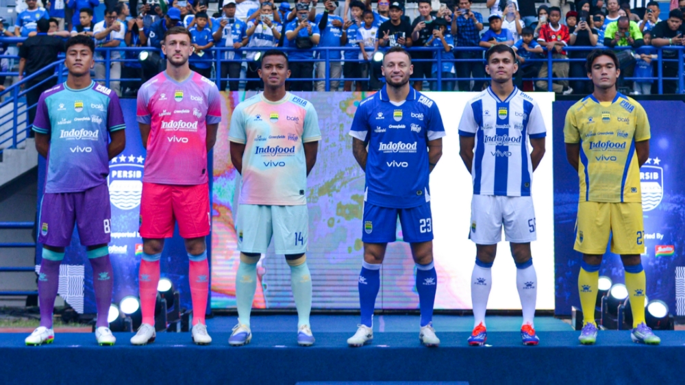 Persib Bandung secara resmi meluncurkan seragam terbaru mereka yang akan digunakan di kompetisi BRI Super League 2025/26.