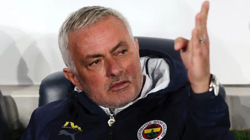 Jose Mourinho telah mengakhiri jabatannya sebagai pelatih Fenerbahce setelah lebih dari satu tahun bersama klub Turki tersebut.