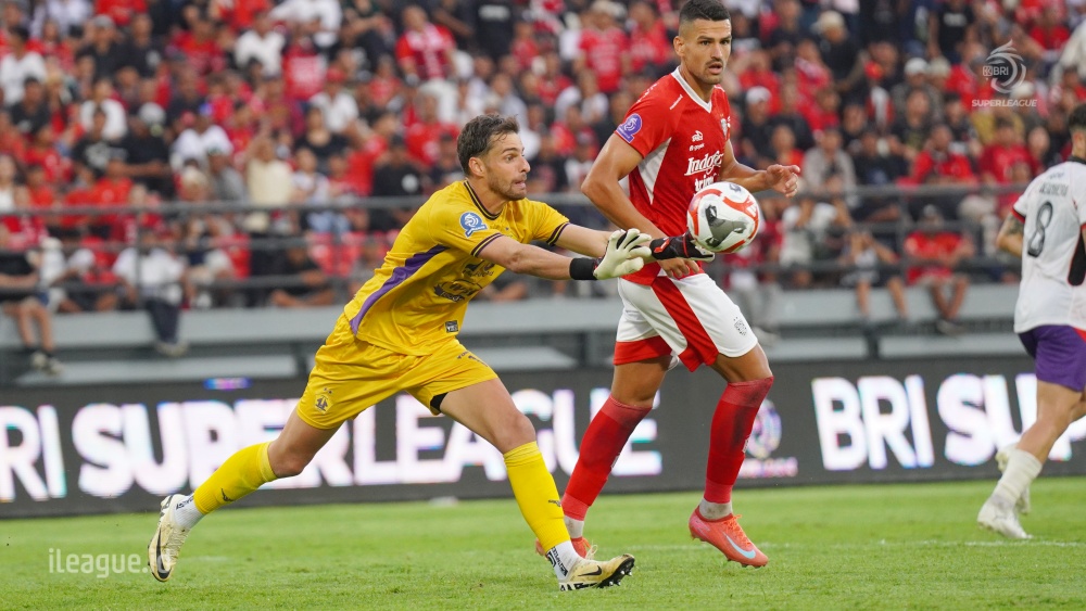 Leo Navacchio menjadi pahlawan bagi Persik Kediri dengan performa gemilang yang membawa timnya meraih hasil imbang 1-1.
