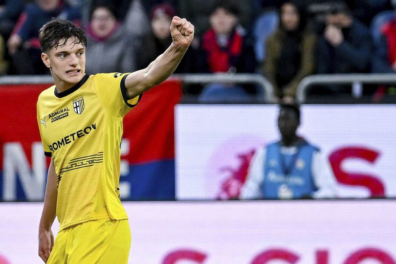 Liverpool membuat langkah taktis dengan menyepakati transfer bek muda asal Italia, Giovanni Leoni, dari Parma.