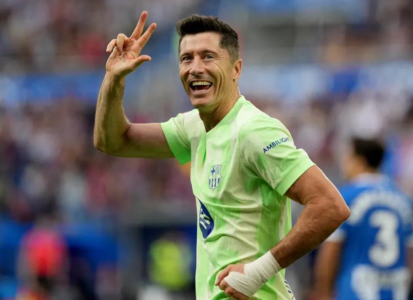 Di balik kesuksesannya, Robert Lewandowski menyimpan cerita menarik tentang dirinya hampir bermain di Premier League.