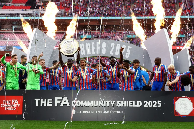 Chris Sutton meyakini bahwa turunnya Crystal Palace ke Conference League justru bisa menjadi momentum pemersatu bagi klub tersebut.