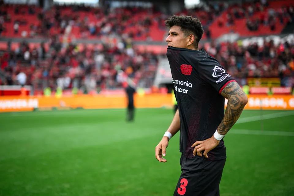 Arsenal dikabarkan telah menunjukkan minat mereka terhadap salah satu bek Bayer Leverkusen, Piero Hincapie.