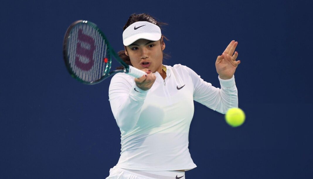 Petenis Inggris, Emma Raducanu membuka turnamen Cincinnati Open dengan kemenangan meyakinkan atas Olga Danilovic.