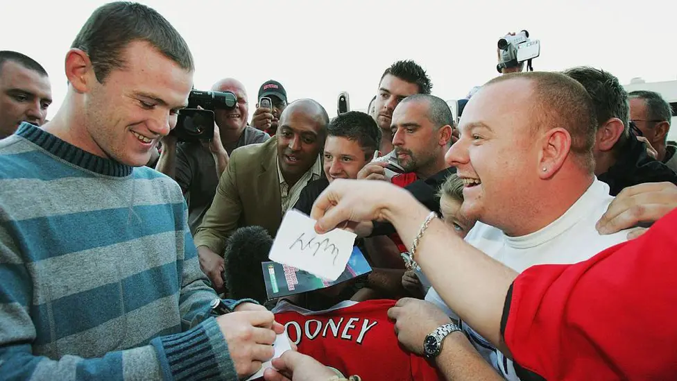 Dalam sebuah episode terbaru podcast The Wayne Rooney Show, sang legenda sepak bola Inggris itu mengungkapkan pengalaman tak terduga.