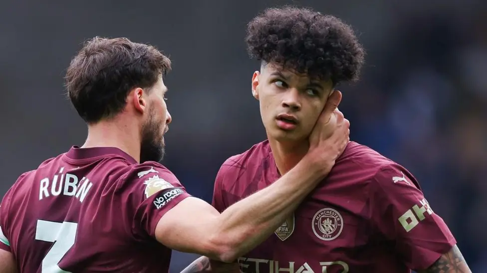 Manchester City telah menyepakati prinsip perpanjangan kontrak untuk duo Ruben Dias dan Nico O'Reilly, memperkuat fondasi tim ke depan.