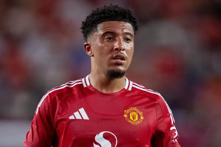 Di tengah ketidakpastian yang menyelimuti kariernya, Jadon Sancho kembali menjadi buah bibir di bursa transfer musim panas ini.