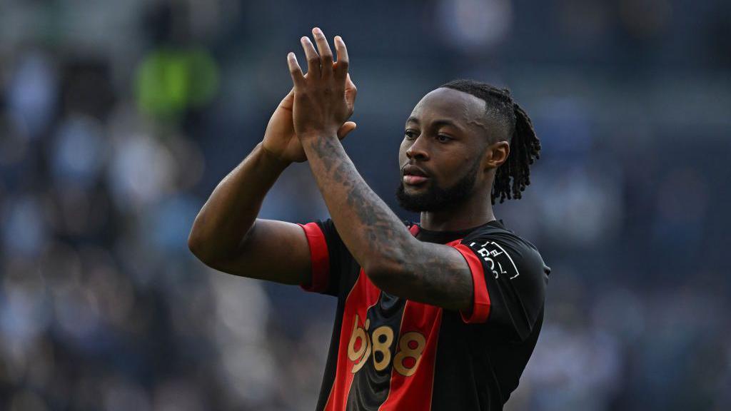 Seorang pria berusia 47 tahun asal Liverpool ditangkap atas dugaan tindakan rasis terhadap penyerang Bournemouth Antoine Semenyo.