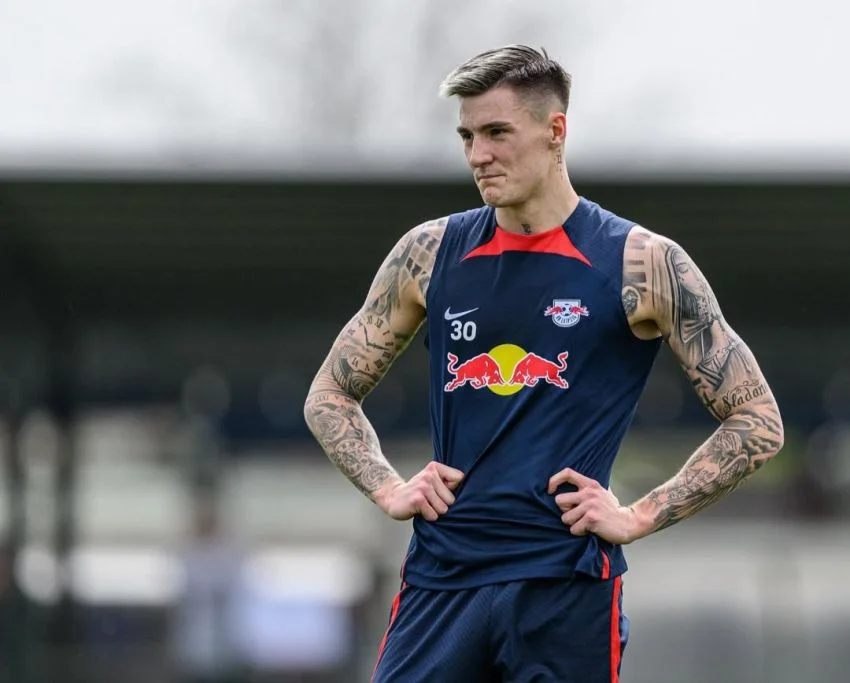 Manchester United akhirnya mencapai kata sepakat dengan RB Leipzig untuk memboyong Benjamin Sesko ke Old Trafford.