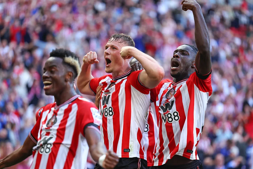 Stadium of Light bergemuruh saat Sunderland merayakan kemenangan besar atas West Ham United sekembalinya mereka ke Premier League.