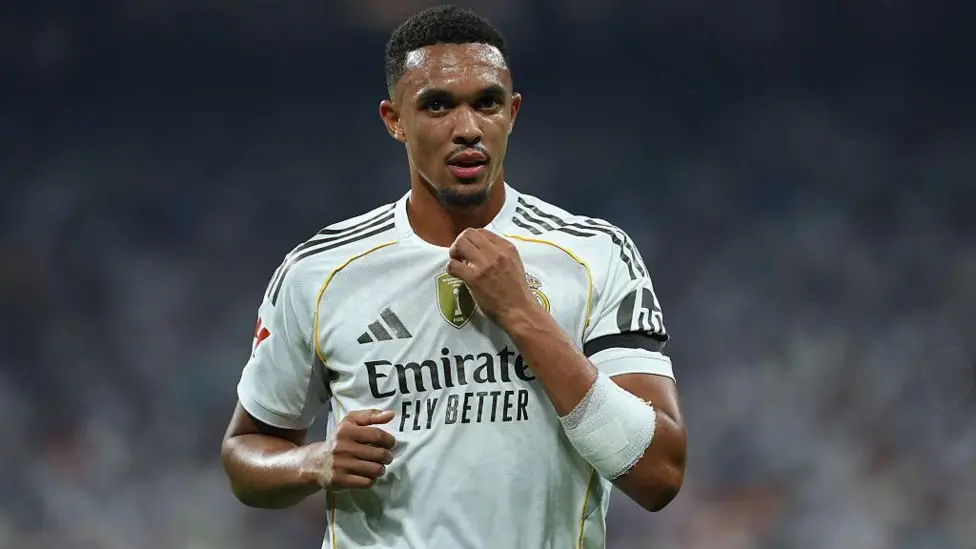 Dengan langkah penuh keyakinan, Trent Alexander-Arnold akhirnya menjalani debut gemilangnya di pentas La Liga 2025/26.