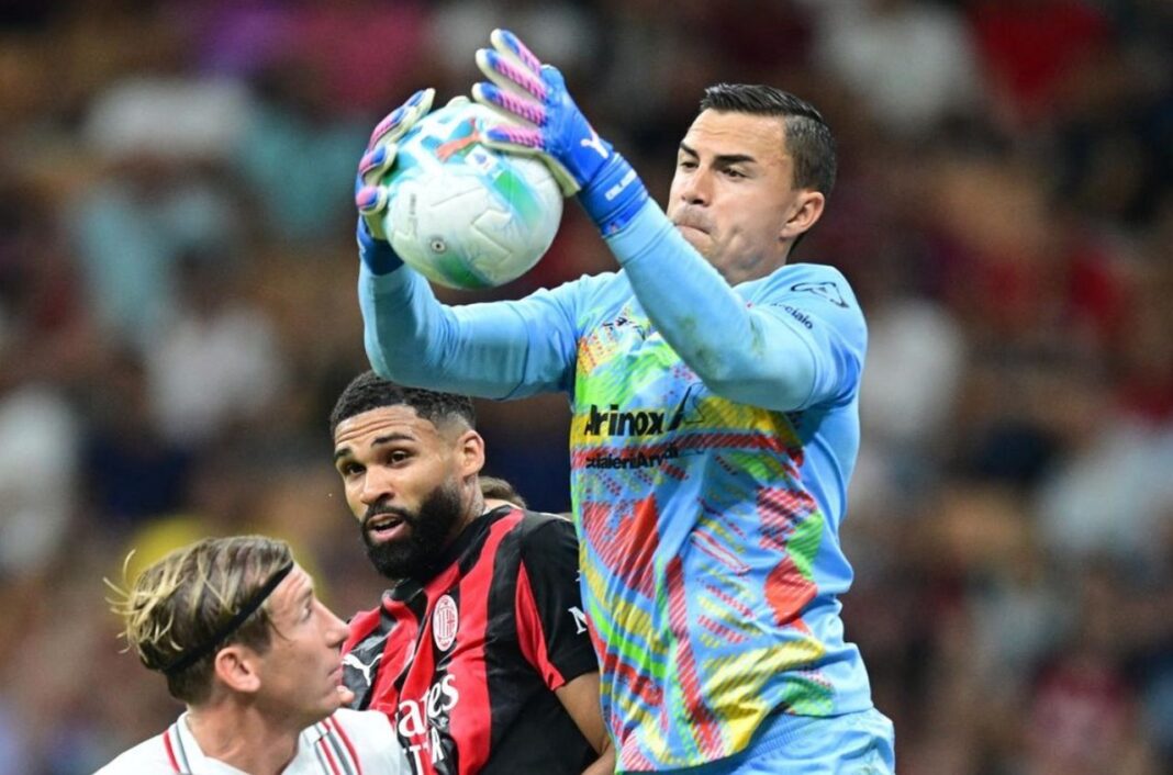 Kiper timnas Indonesia, Emil Audero berhasil membawa timnya mendapatkan tiga poin setelah Cremonese mengalahkan AC Milan dengan skor 1-2.