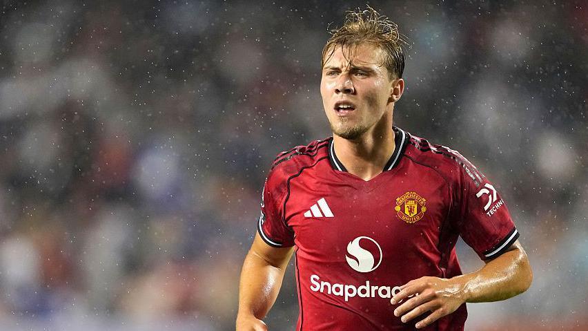 Rasmus Hojlund mengaku membutuhkan dukungan lebih di lini serang Manchester United sebelumnya, tetapi kini merasa siap menghadapi persaingan.
