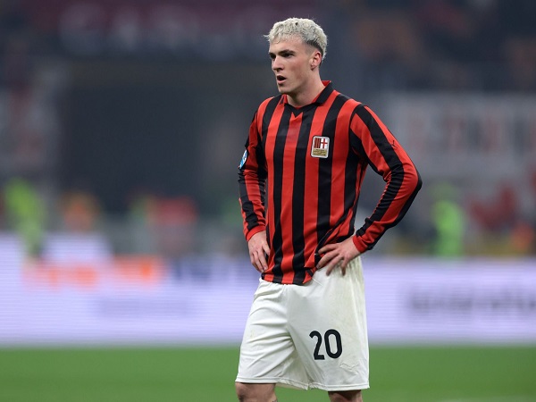 Dengan opsi wajib beli sebesar £16,5 juta jika tampil sejak awal dalam 18 pertandingan, Bournemouth resmi meminjam bek sayap Alex Jimenez.