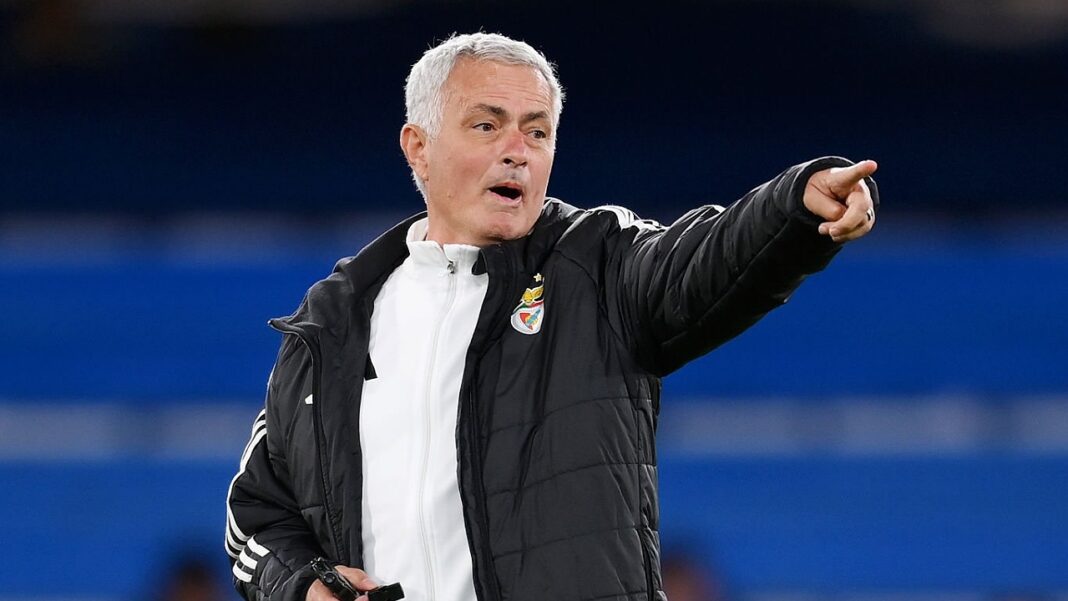 Jose Mourinho mengungkapkan perasaan terbelahnya menjelang kepulangannya ke Stamford Bridge sebagai manajer Benfica.