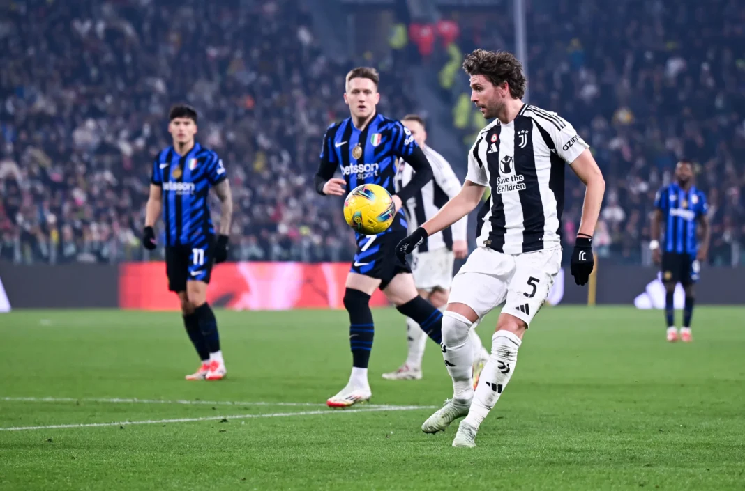 Dalam laga Derby d'Italia yang berlangsung dramatis, Juventus berhasil mengalahkan Inter Milan dengan skor 4–3.