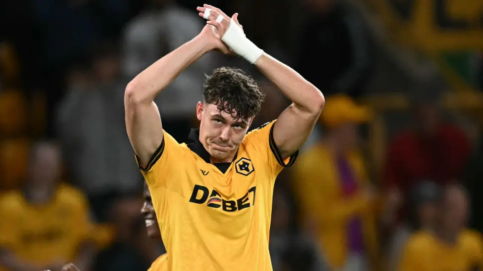 Jorgen Strand Larsen, penyerang milik Wolves, telah menyetujui perpanjangan kontraknya bersama tim hingga tahun 2030.