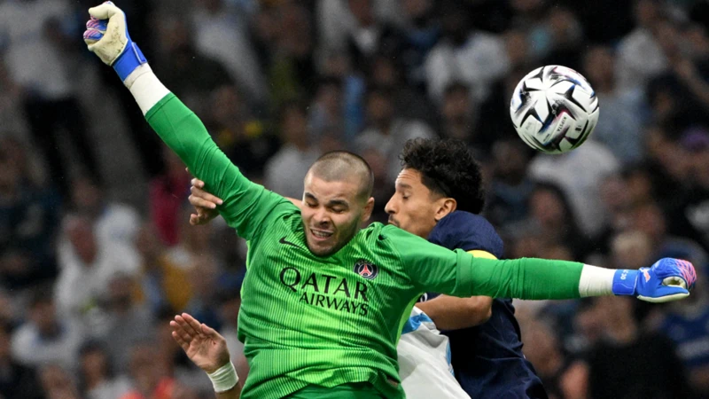 Kekalahan pertama bagi PSG, sang juara bertahan, terjadi dalam laga Ligue 1 yang dihelat mendadak setelah dijadwalkan ulang.
