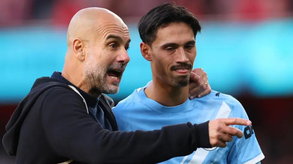 Manajer Manchester City Pep Guardiola mengibaratkan dirinya harus bertindak layaknya 