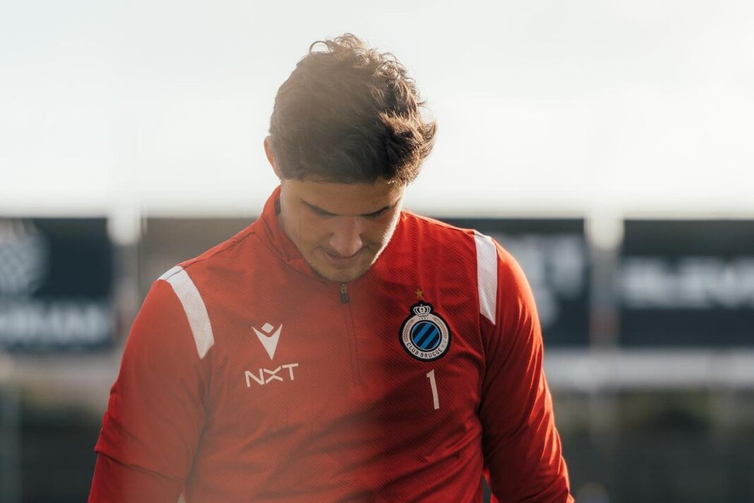 Manchester United telah mengamankan tanda tangan kiper muda Belgia, Senne Lammens, dari Royal Antwerp dengan nilai transfer awal €21 juta.