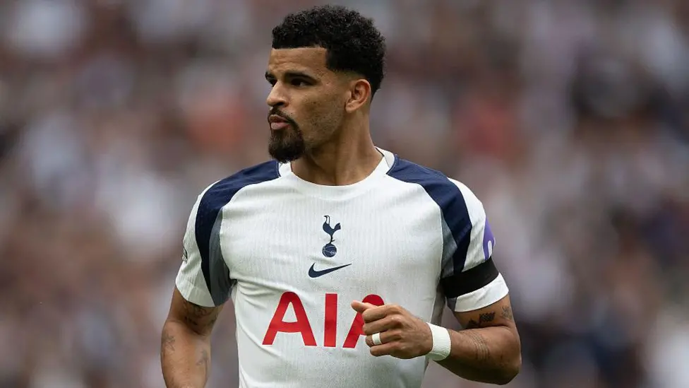 Tottenham harus kehilangan Dominic Solanke untuk sementara waktu setelah penyerangnya menjalani tindakan bedah minor pada pergelangan kaki.