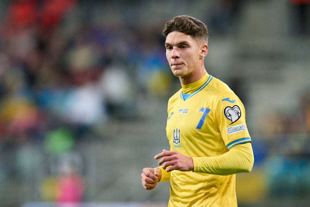 Apartemen gelandang timnas Ukraina Georgiy Sudakov di Kyiv mengalami kerusakan parah akibat serangan pesawat tanpa awak Rusia.
